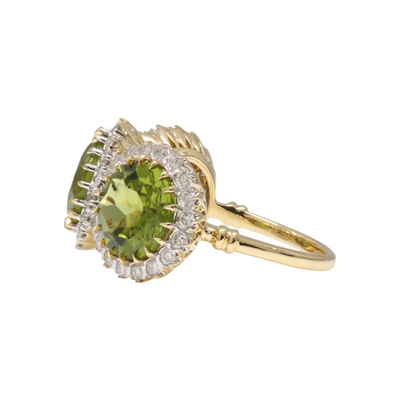 18ct Yellow Gold Trilogy Peridot Ring
