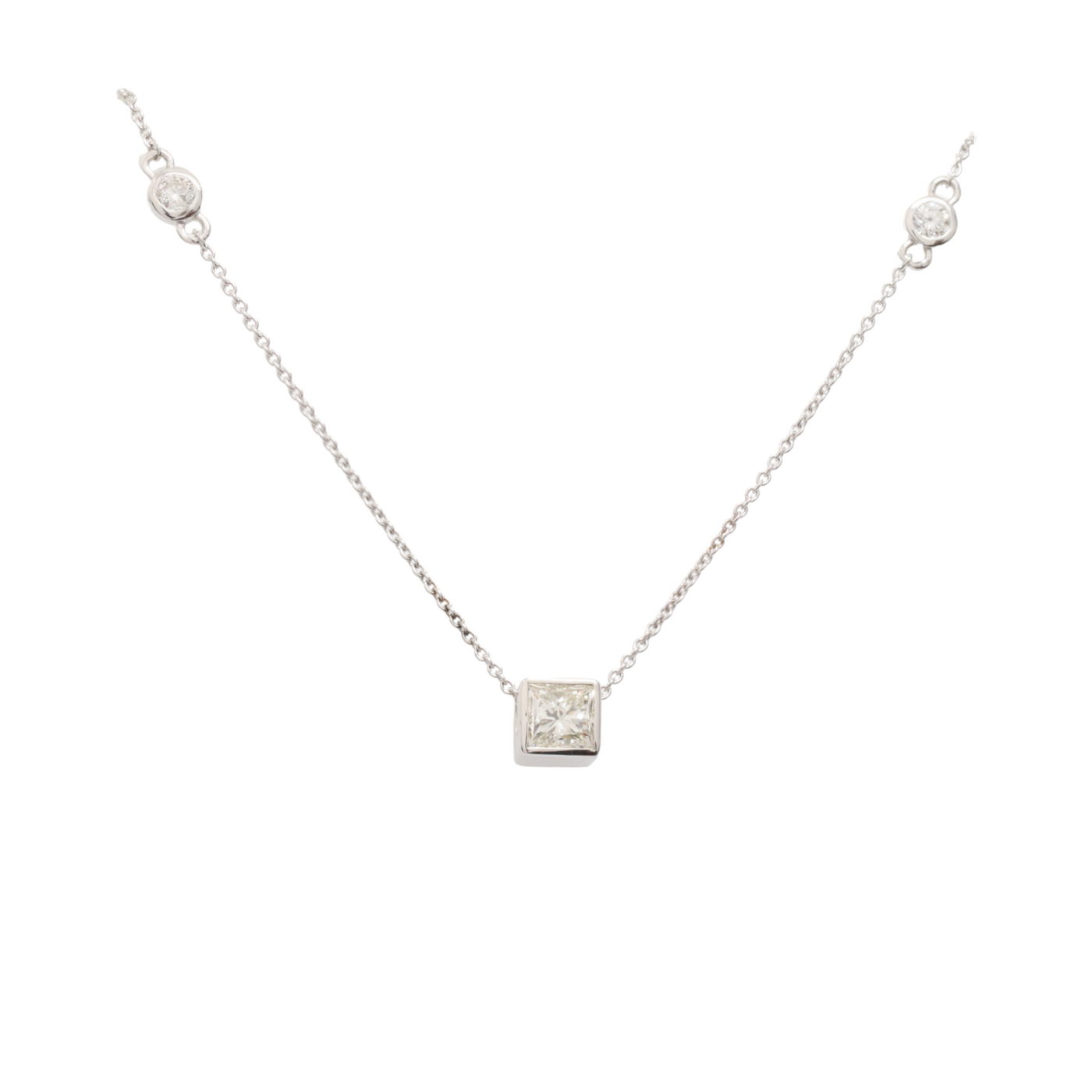 18ct WG Diamond Pendant Necklace