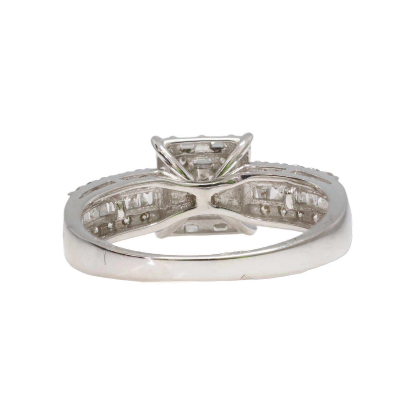 18ct White Gold Diamond Ring.