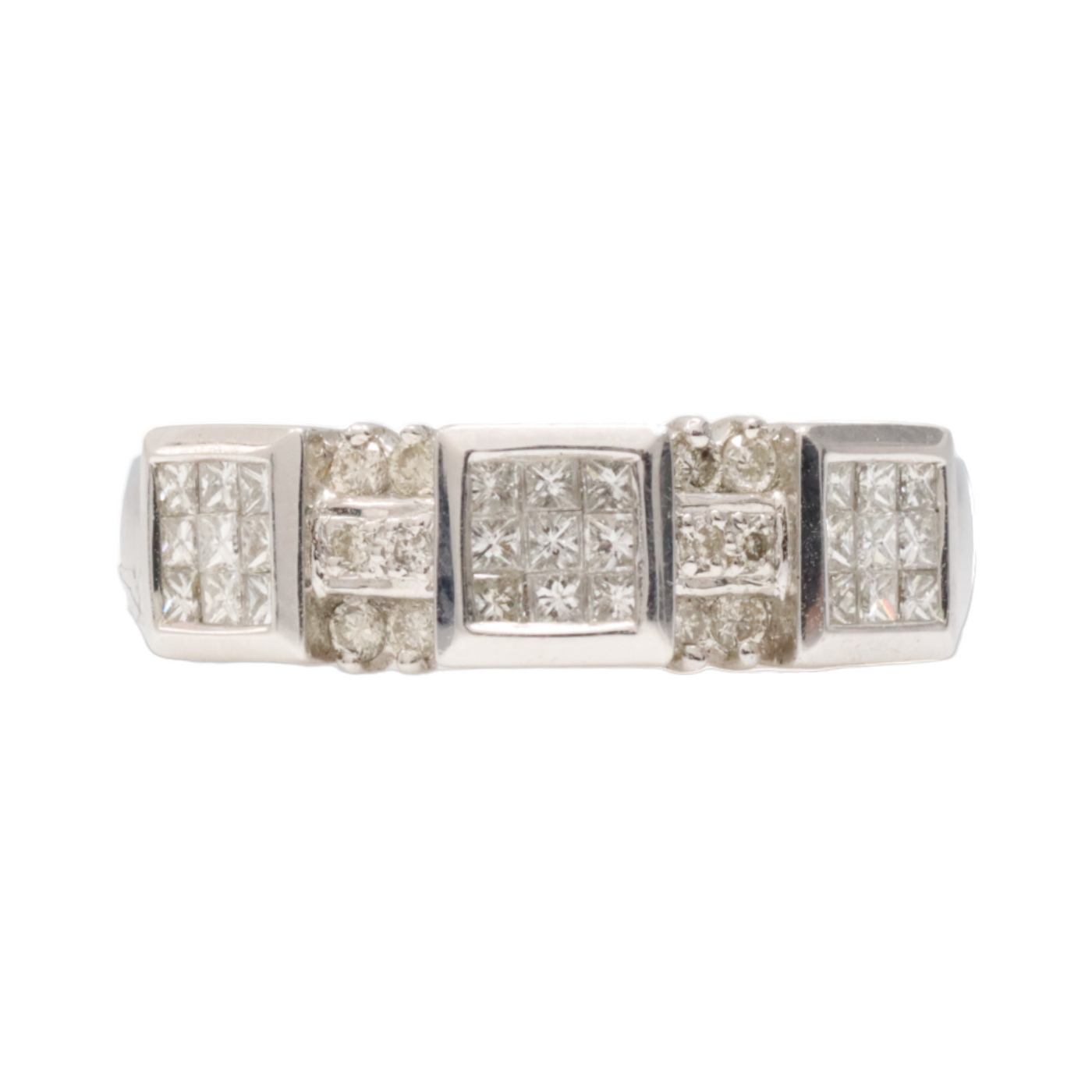 Diamond cluster ring in 18ct WG