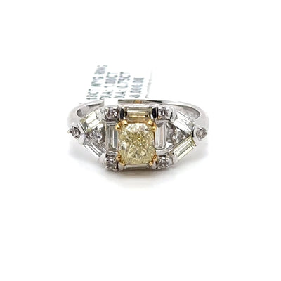 18ct Fancy Diamond ring