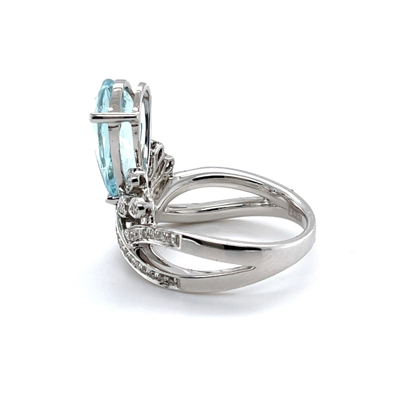 18CT White Gold Aquamarine and Diamond Ring