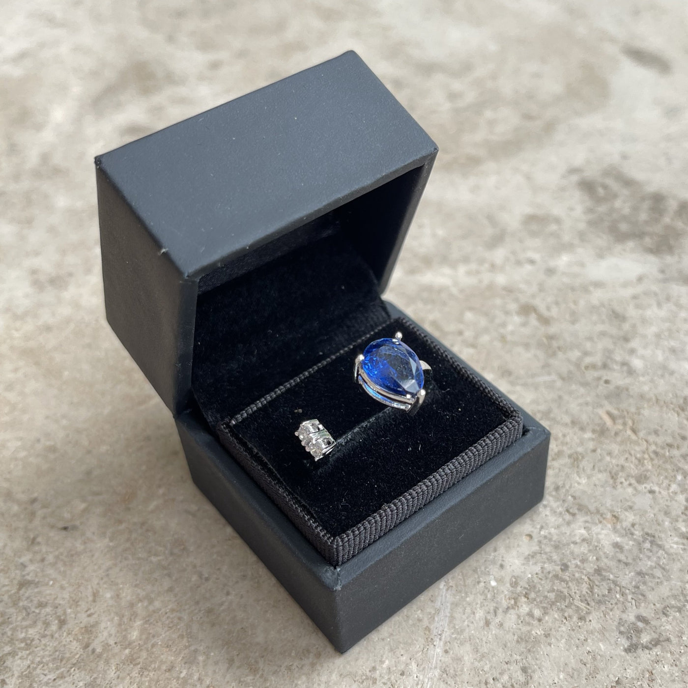 18CT White Gold Kyanite and Diamond Ring