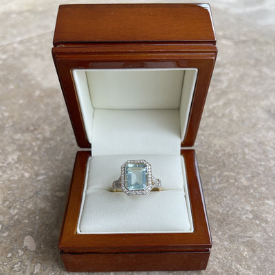 18CT Yellow Gold Aquamarine and Diamond Ring