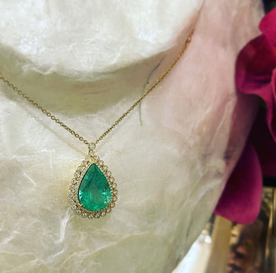 18CT Yellow Gold Colombian Emerald and Diamond Necklace