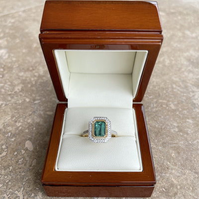 18CT Yellow Gold Colombian Emerald and Diamond ring
