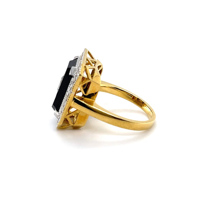 18CT Yellow Gold Diamond and Black Onyx Ring