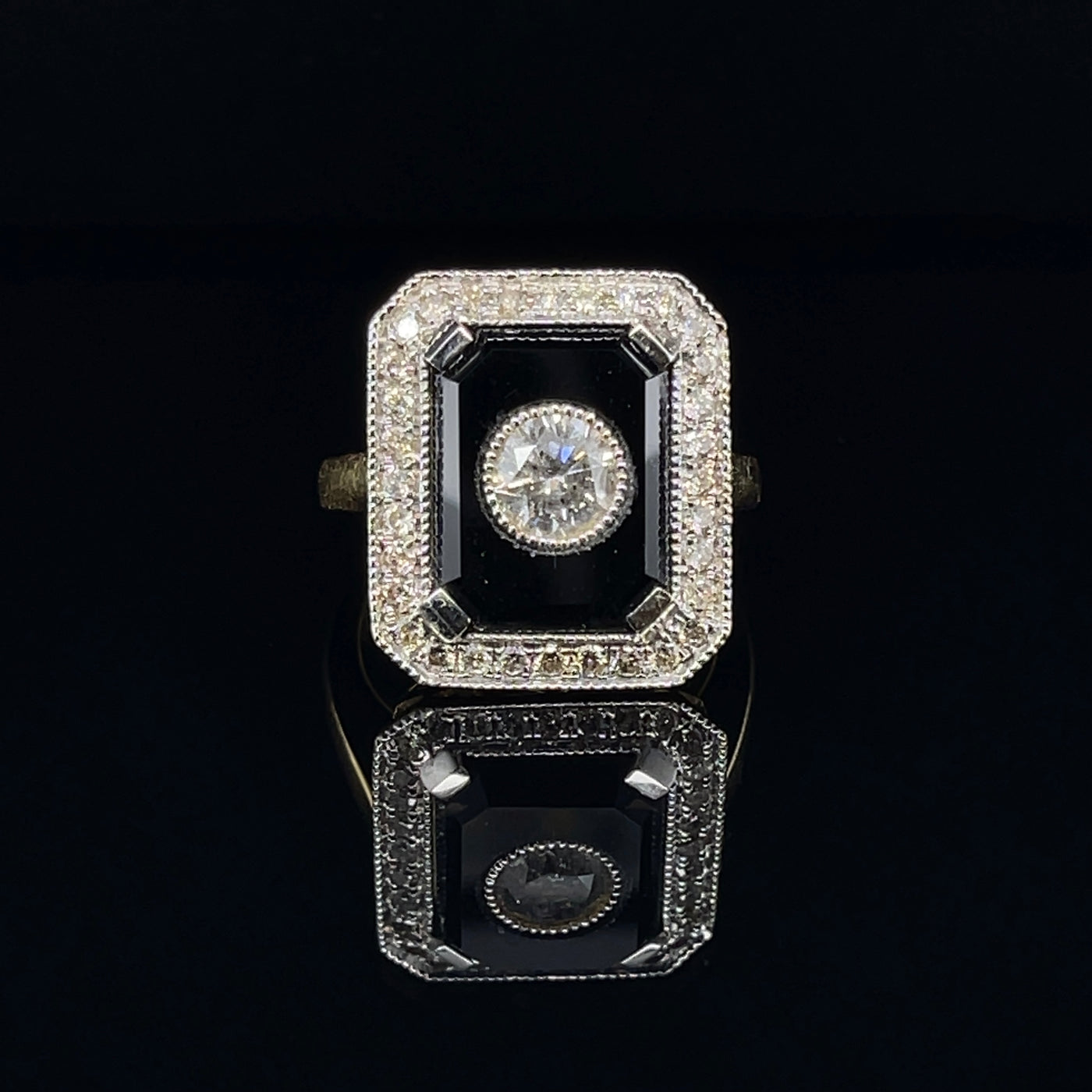 18CT Yellow Gold Diamond and Black Onyx Ring