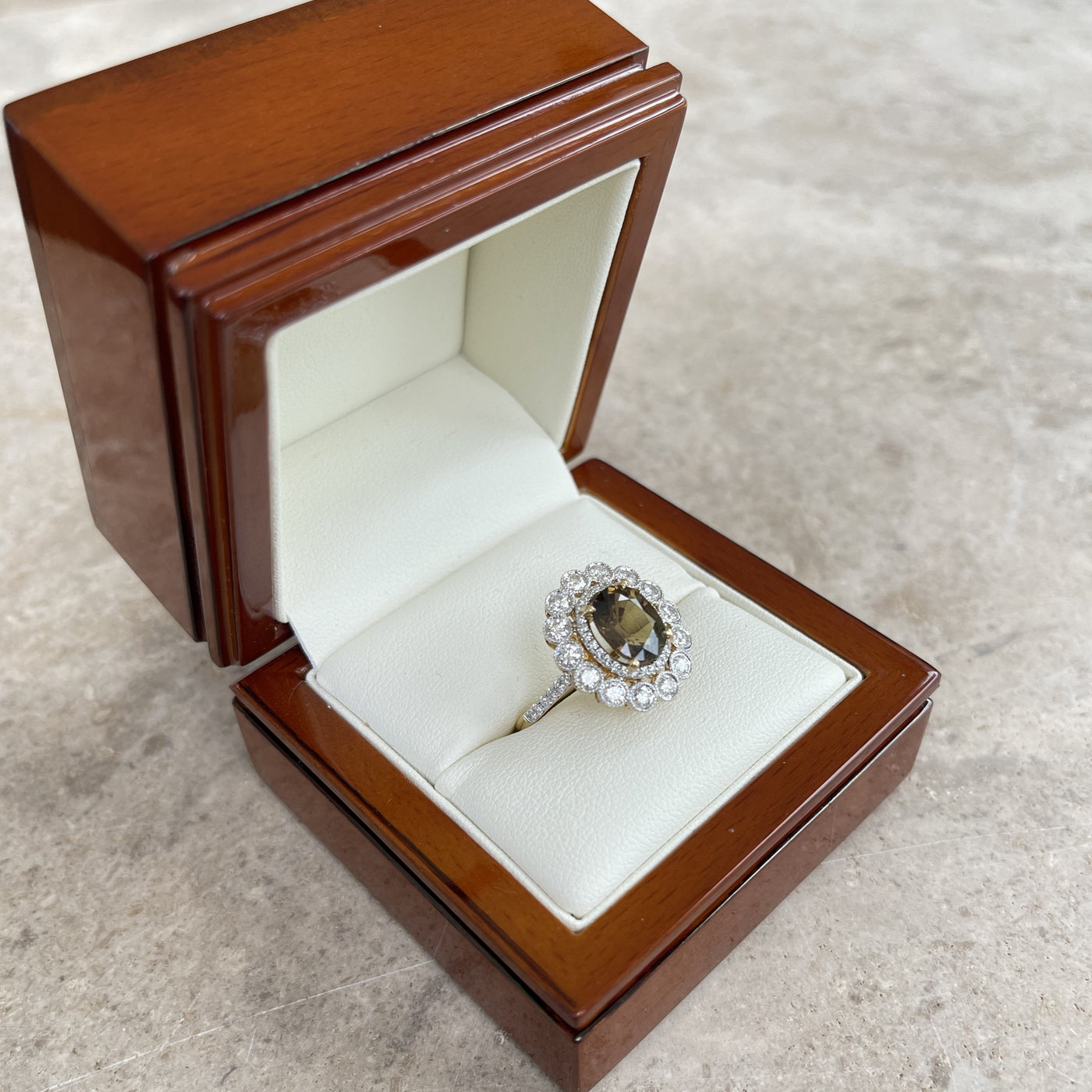 18CT Yellow Gold (GIA CERTIFIED) Natural Alexandrite and Diamond dress ring