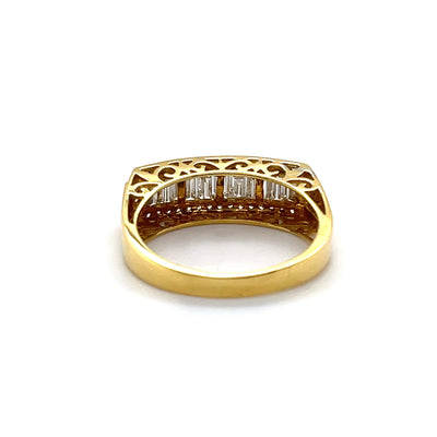 18CT Yellow Gold Tapered Diamond baguette Ring