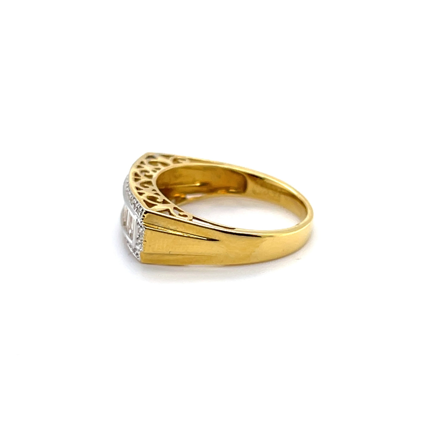 18CT Yellow Gold Tapered Diamond baguette Ring