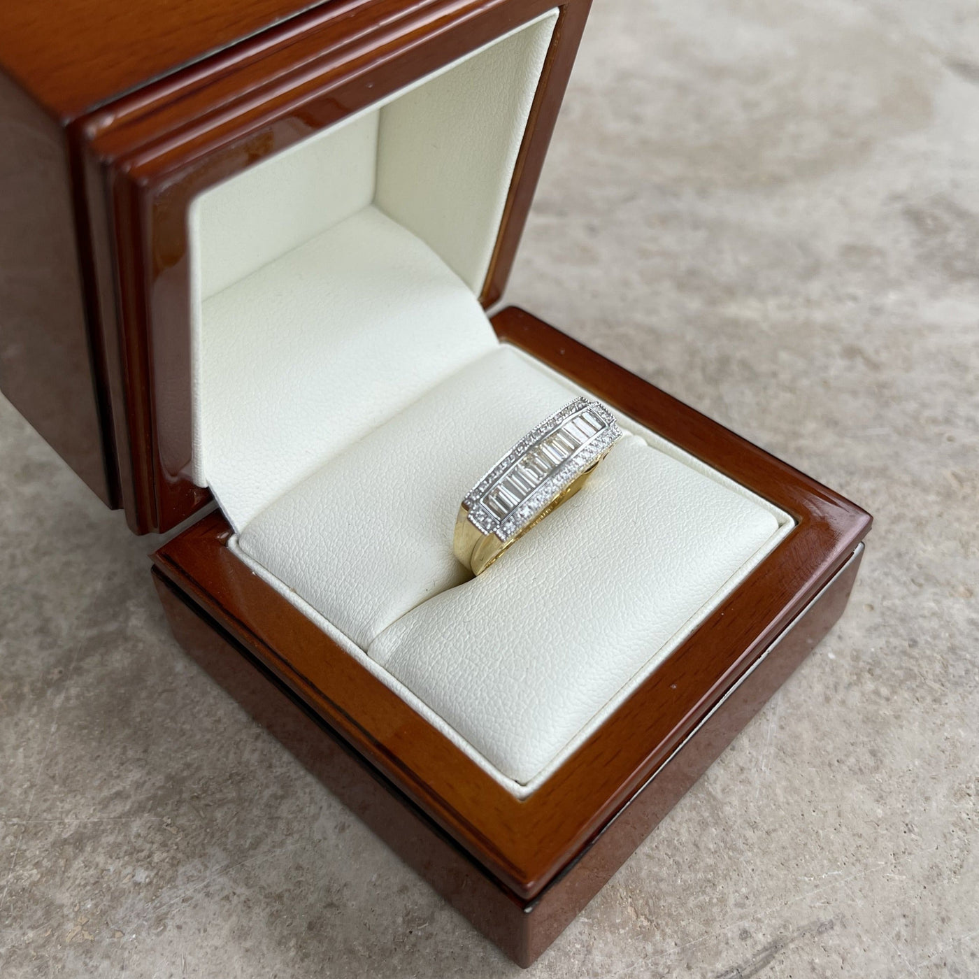 18CT Yellow Gold Tapered Diamond baguette Ring