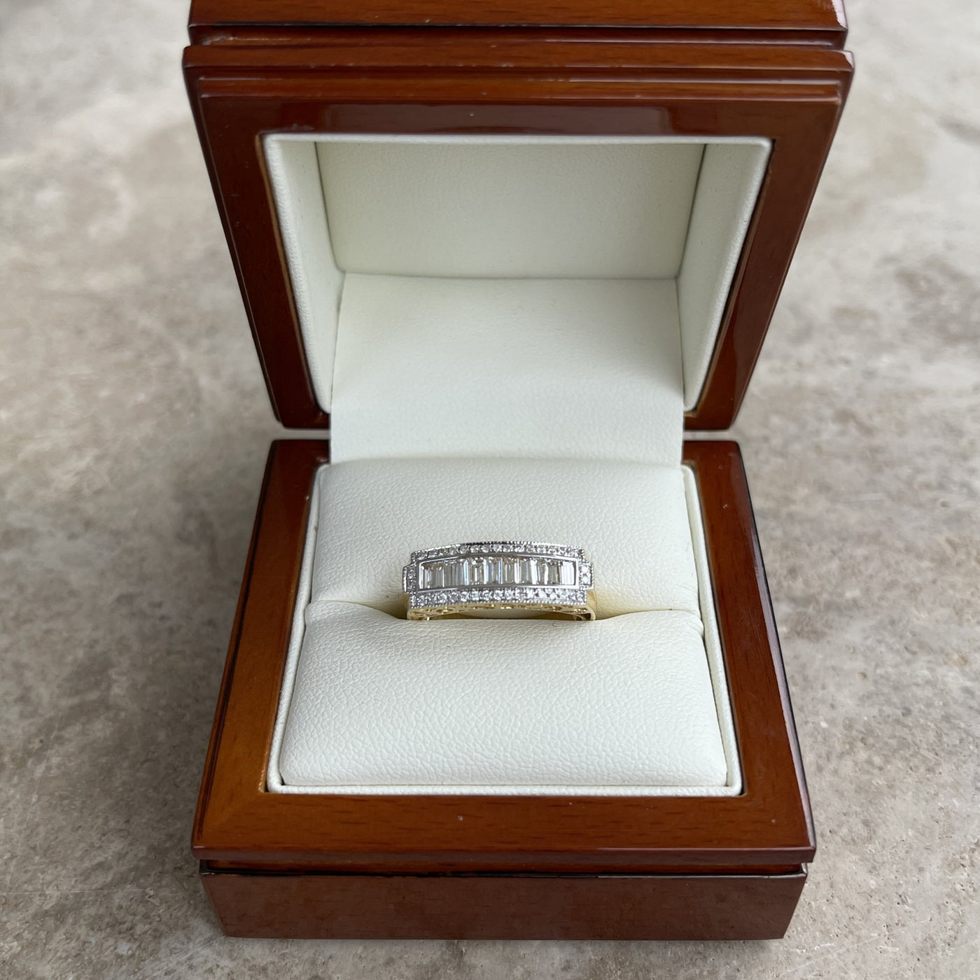 18CT Yellow Gold Tapered Diamond baguette Ring