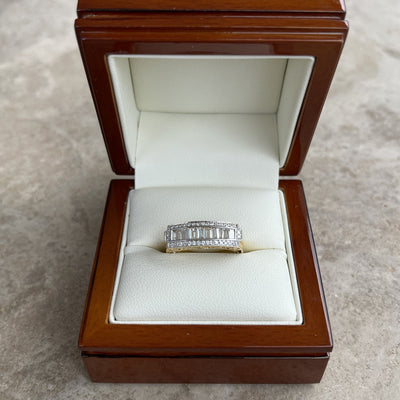 18CT Yellow Gold Tapered Diamond baguette Ring