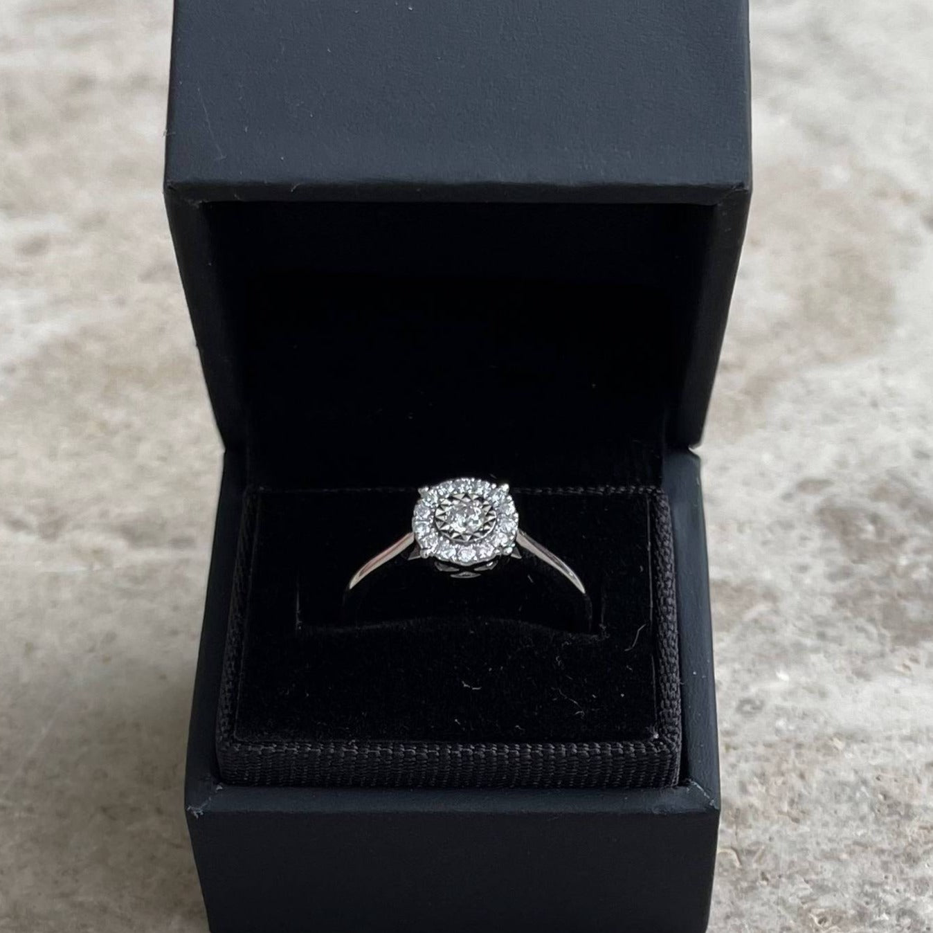 18CT White Gold Diamond Ring
