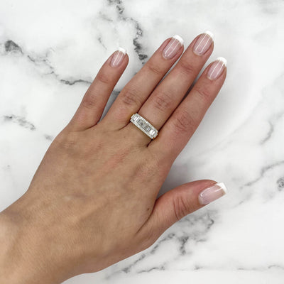 18CT Yellow Gold Tapered Diamond baguette Ring