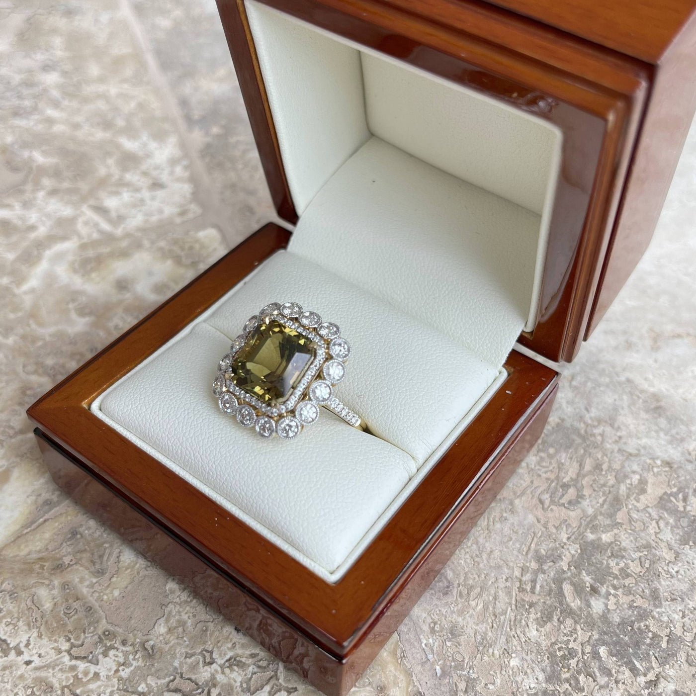 18CT yellow gold chrysoberyl (Natural Alexandrite) and diamond ring GIA CERTIFIED