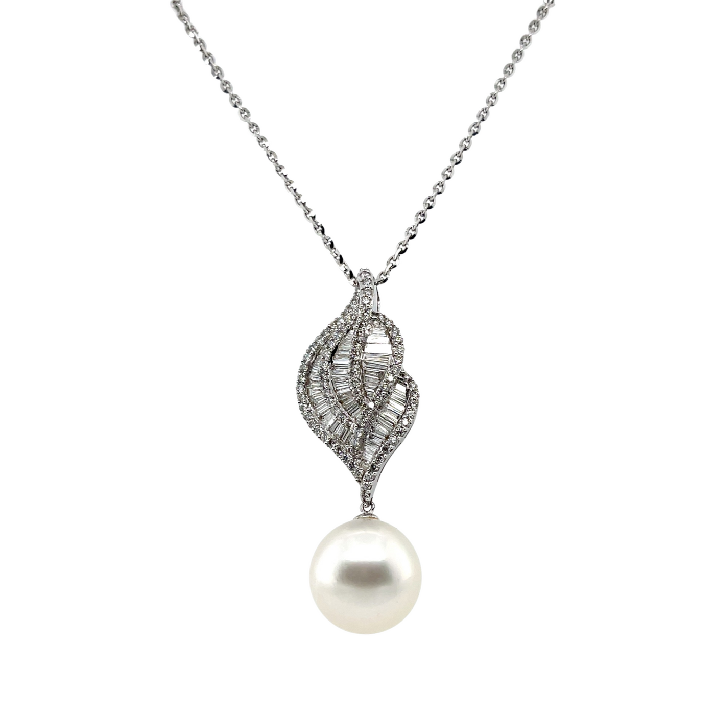 18CT white gold Pearl and Diamond drop pendant and necklace