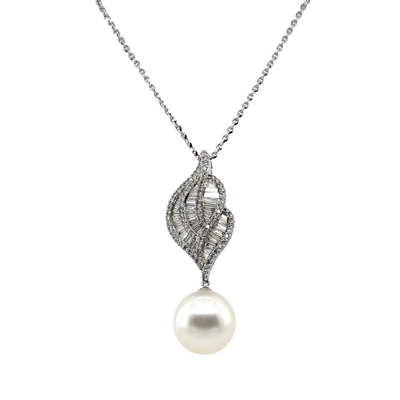 18CT white gold Pearl and Diamond drop pendant and necklace