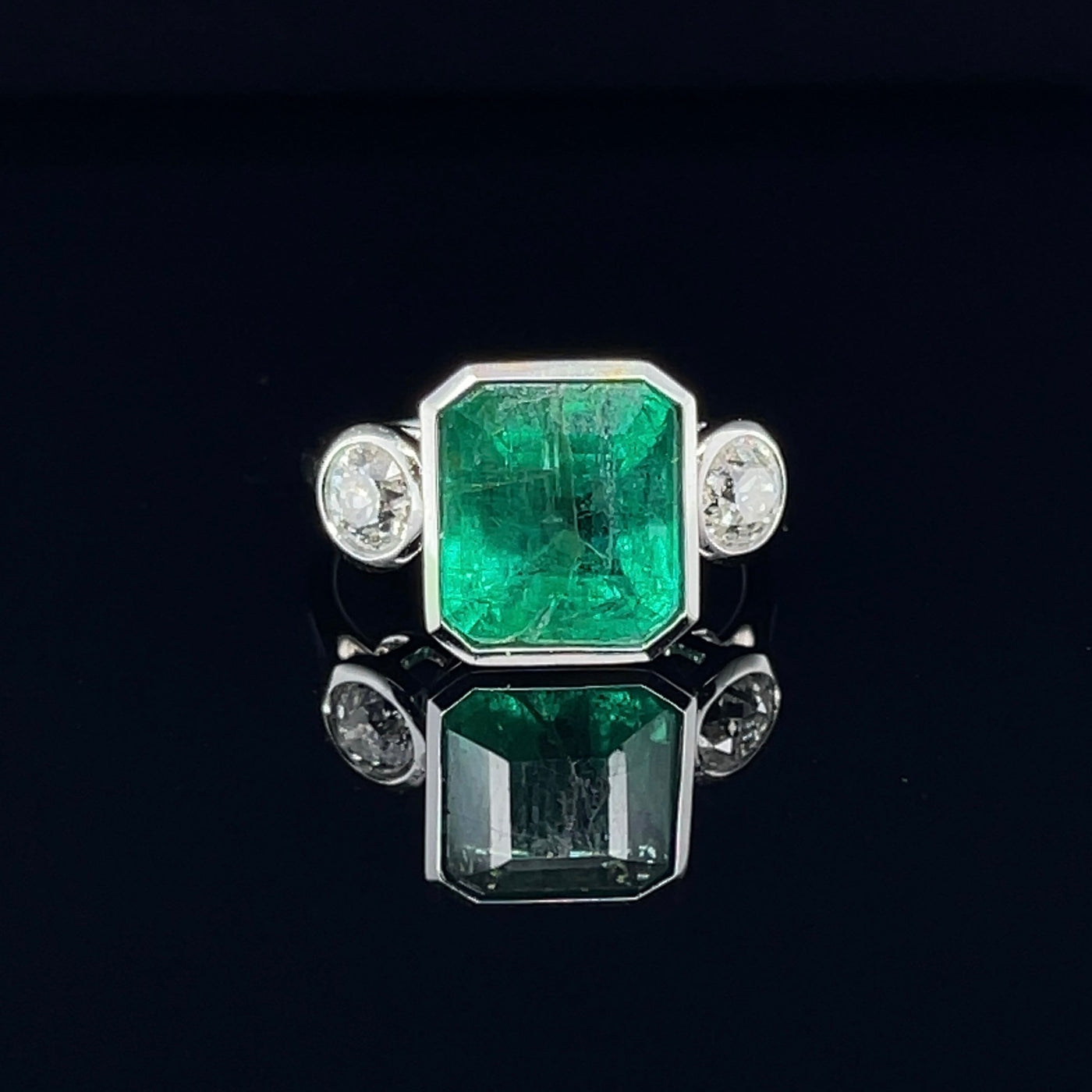 18CT white gold emerald and diamond ring