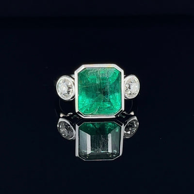 18CT white gold emerald and diamond ring