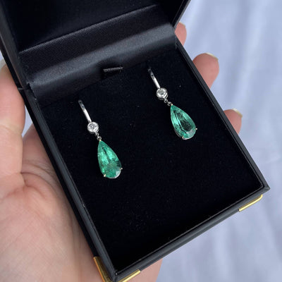 18CT white gold colombian emerald and diamond earring