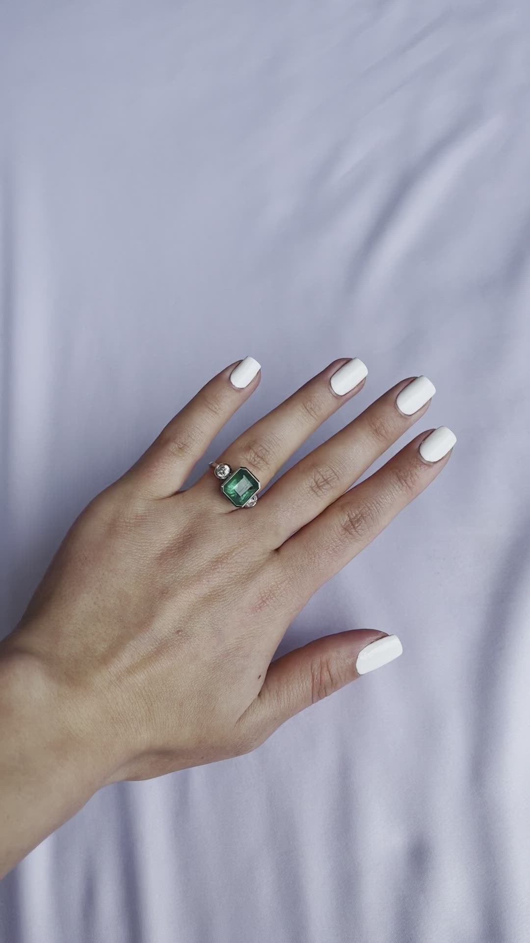 18CT white gold emerald and diamond ring