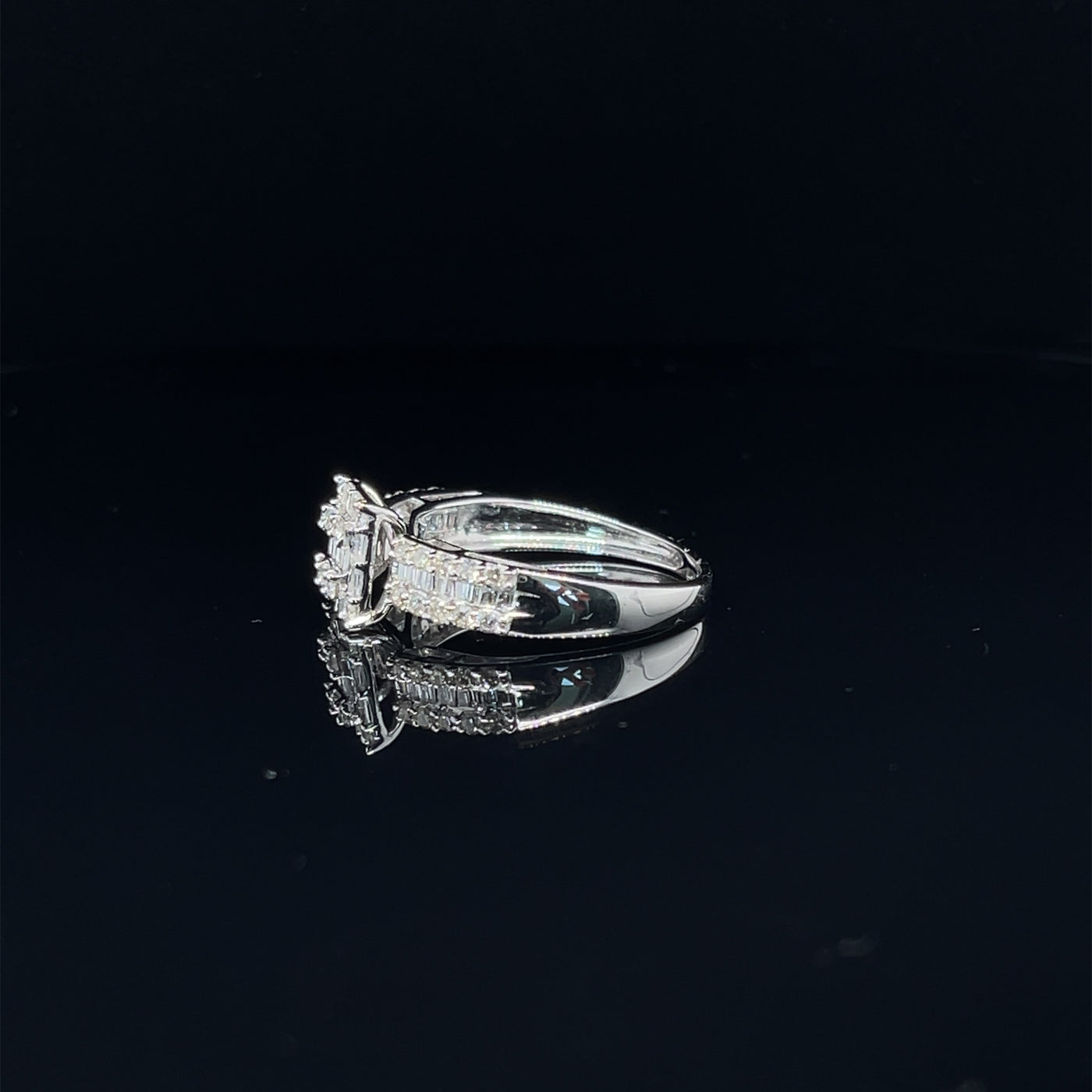'Evelyn' 18ct white gold diamond ring