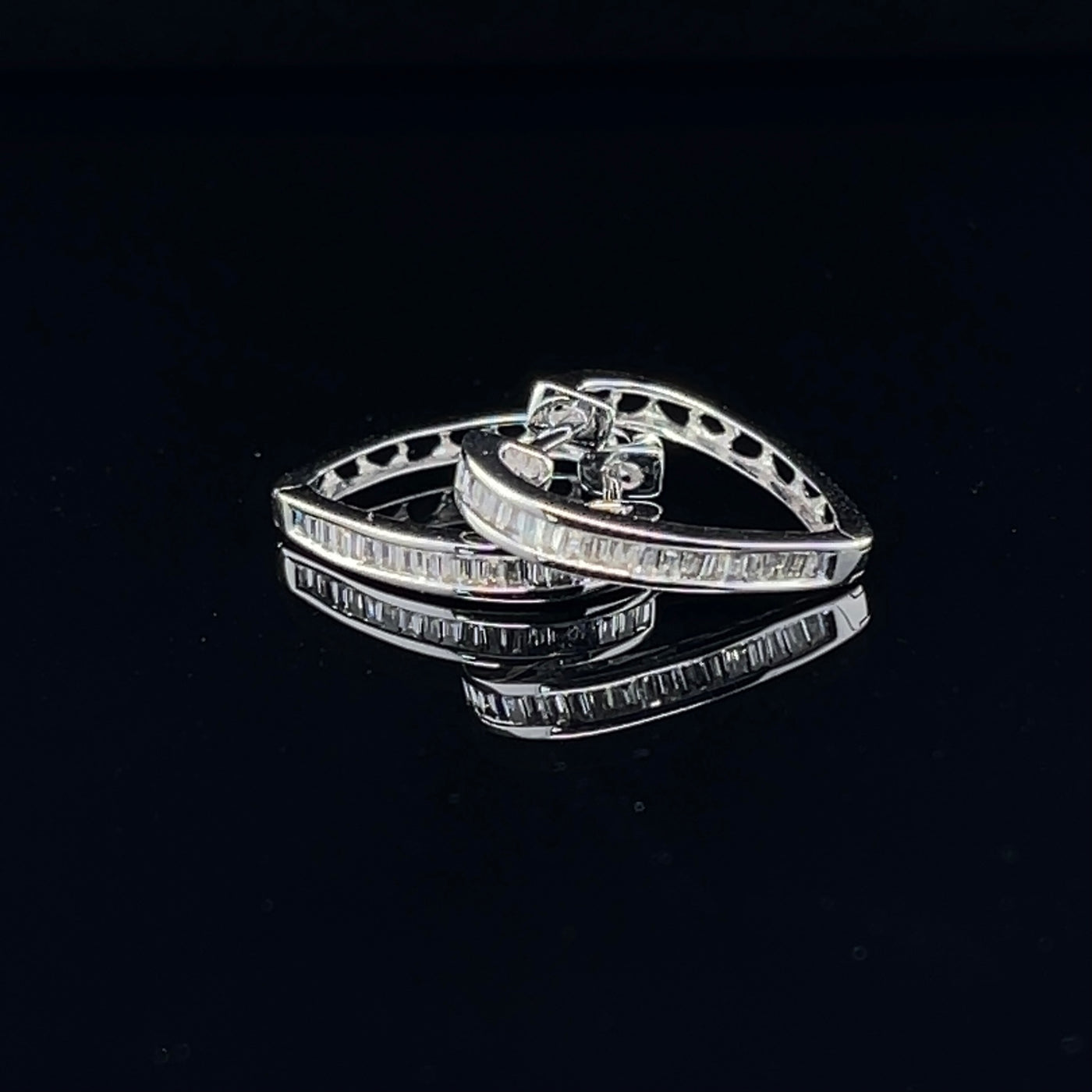18CT White Gold Diamond Earrings