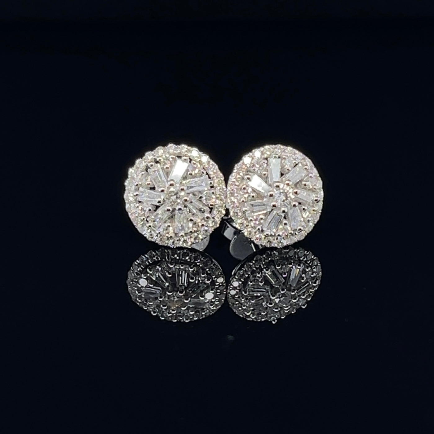 18CT White Gold Diamond Stud Earrings