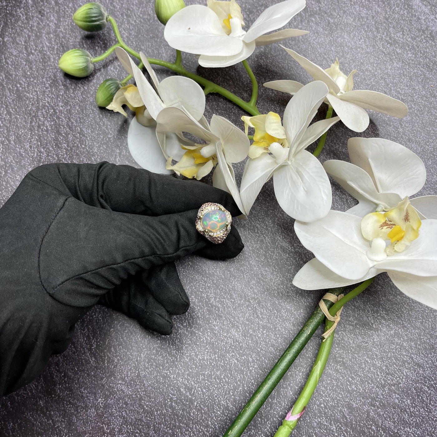 18CT Yellow gold Opal, Sapphire and Diamond Ring