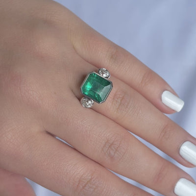 18CT white gold emerald and diamond ring