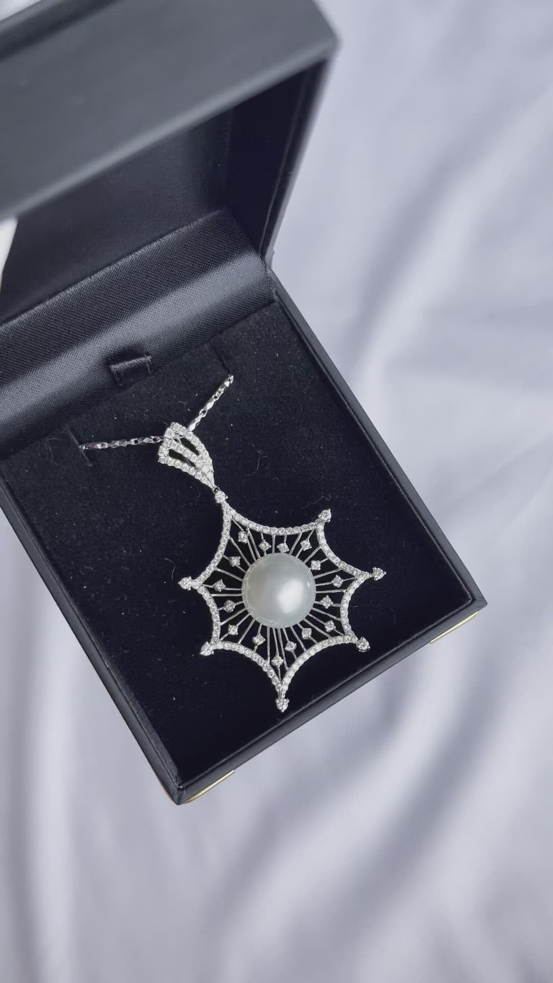 18CT white gold diamond and pearl necklace and pendant