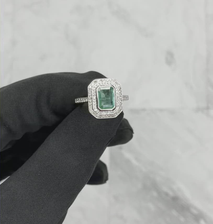 18CT White Gold Emerald and Diamond ring