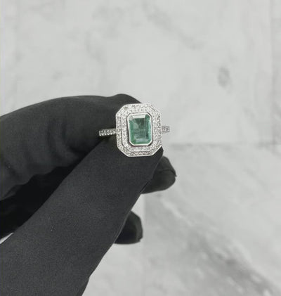 18CT White Gold Emerald and Diamond ring