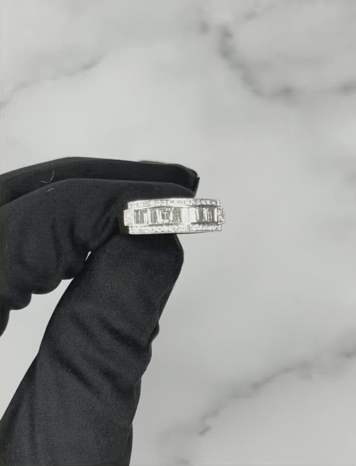 18CT Yellow Gold Tapered Diamond baguette Ring