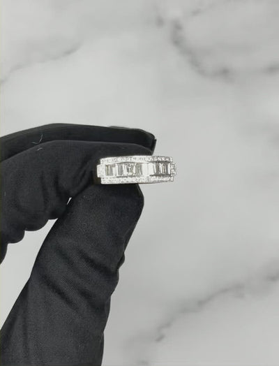 18CT Yellow Gold Tapered Diamond baguette Ring