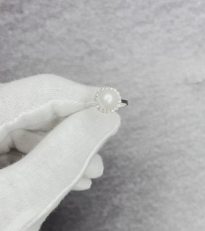 18CT White Gold Pearl and Diamond Ring
