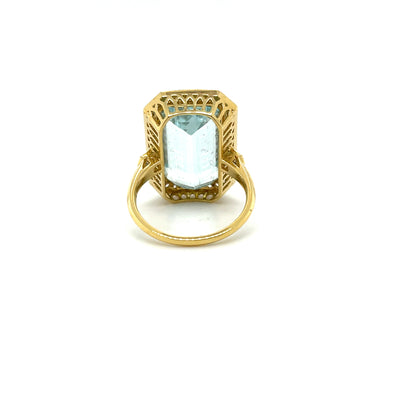 18ct yellow gold Aquamarine and Diamond ring