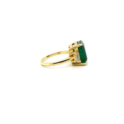 18ct yellow gold Emerald and Diamond trilogy ring
